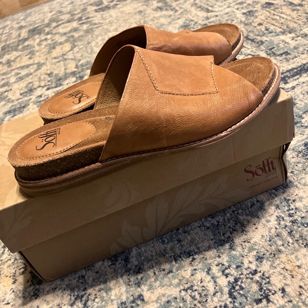 Sofft leather Berry slides size 7.5 women’s brown cognac sandals